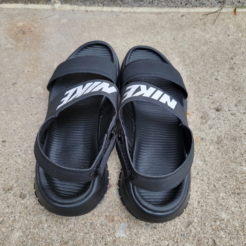 Nike Black White Logo Strap Tanjun Sandals Womens 6 - Picture 7 of 14